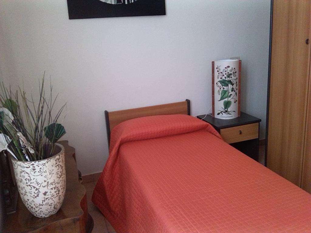 La Corte Del Poeta Hotel Buscate Room photo