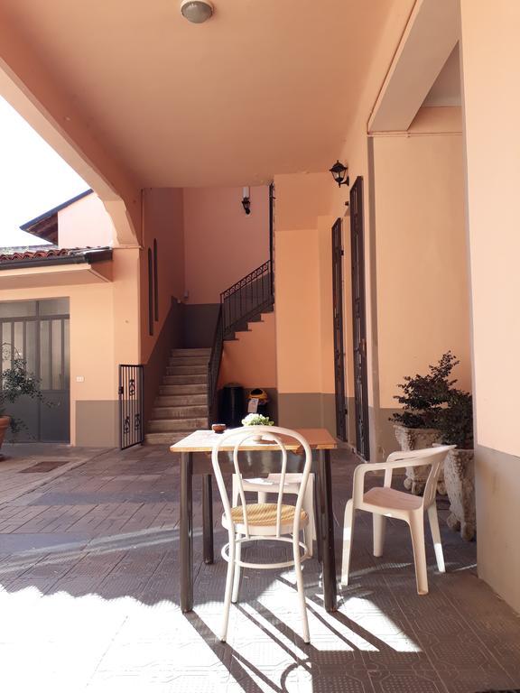 La Corte Del Poeta Hotel Buscate Exterior photo