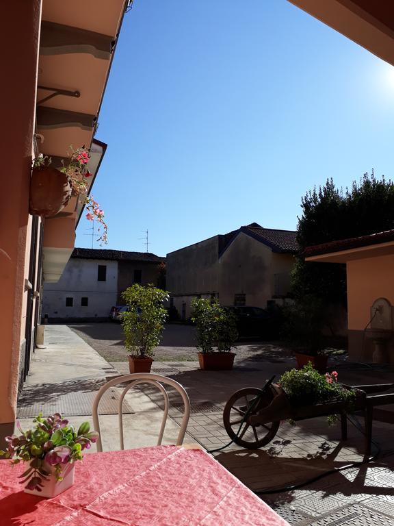 La Corte Del Poeta Hotel Buscate Exterior photo