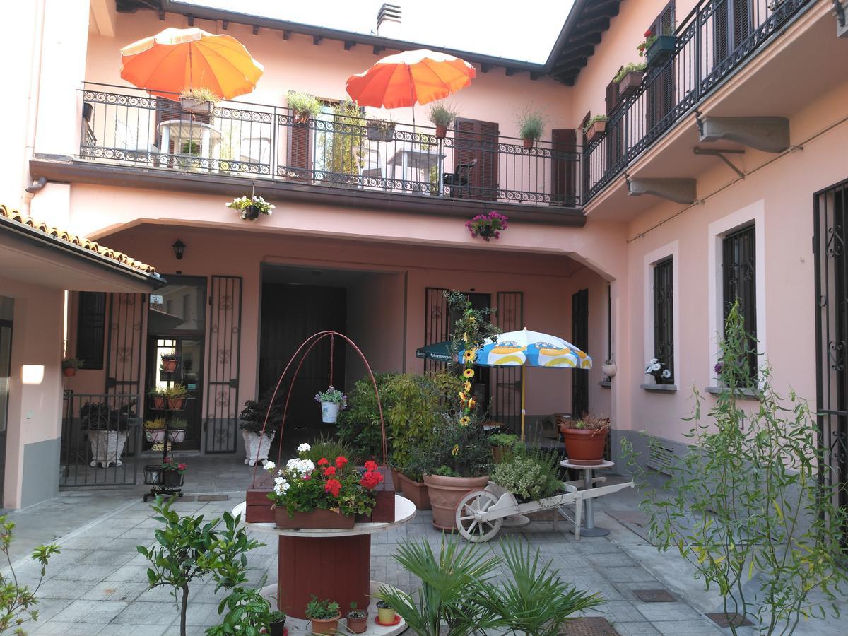 La Corte Del Poeta Hotel Buscate Exterior photo