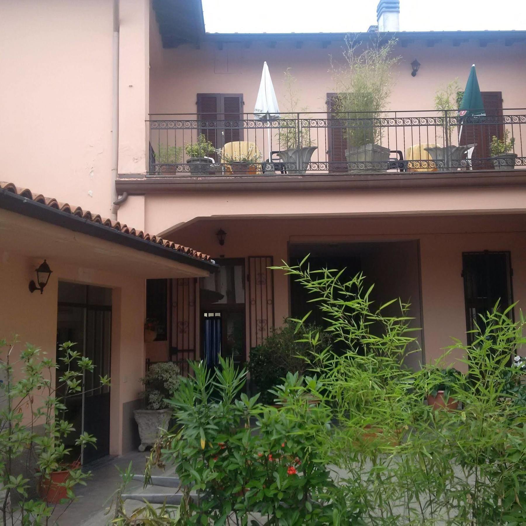 La Corte Del Poeta Hotel Buscate Exterior photo