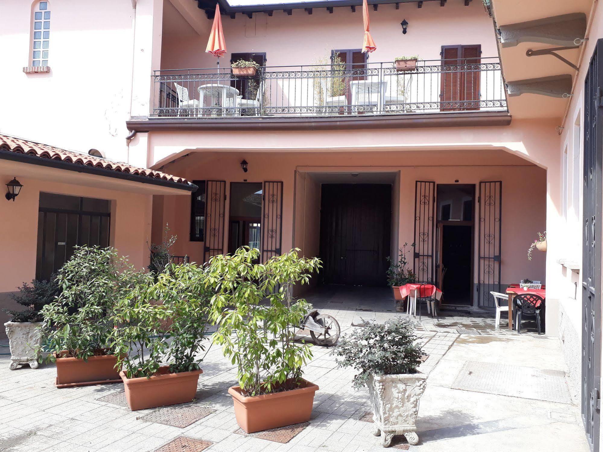 La Corte Del Poeta Hotel Buscate Exterior photo